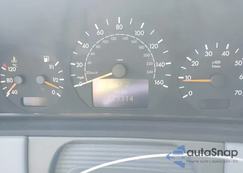 2001 Mercedes-Benz E 320 from USA, damaged, VIN WDBJF65J61B373135